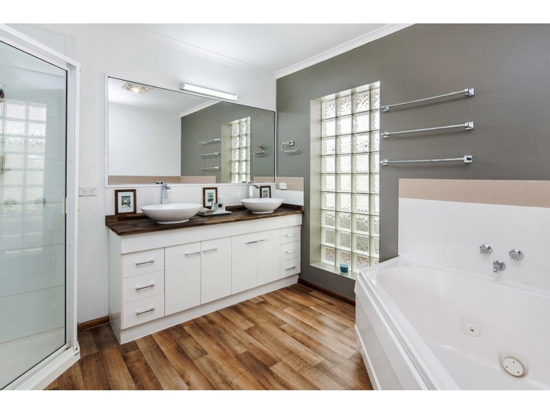 4 Yale Street, Wendouree VIC 3355