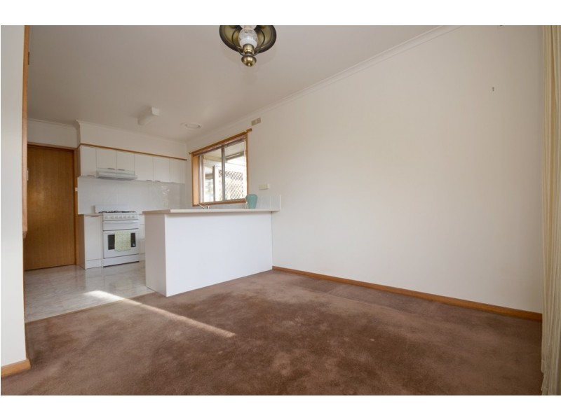 8 Form Street, Wendouree VIC 3355