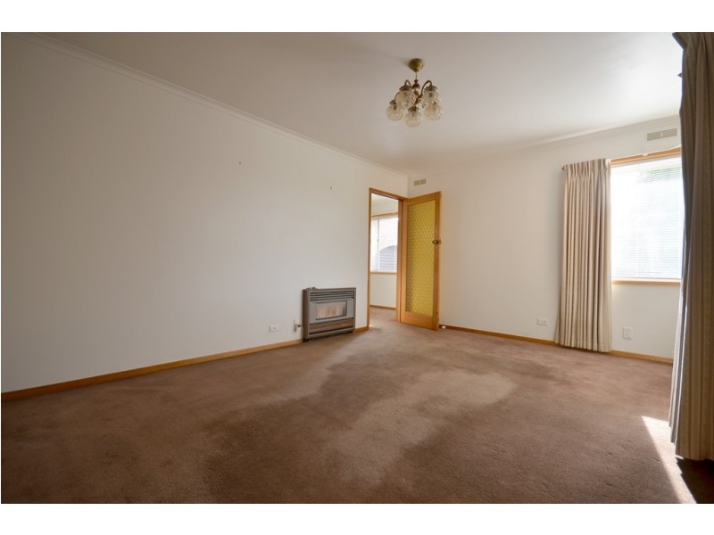 8 Form Street, Wendouree VIC 3355