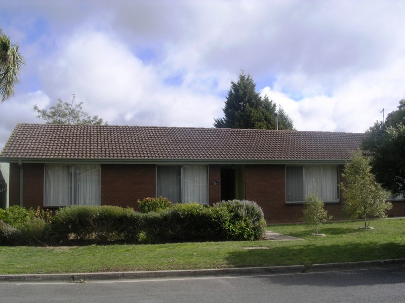 1 Lewis Court, Sebastopol VIC 3356