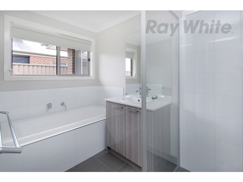 5 Jessica Way, Delacombe VIC 3356