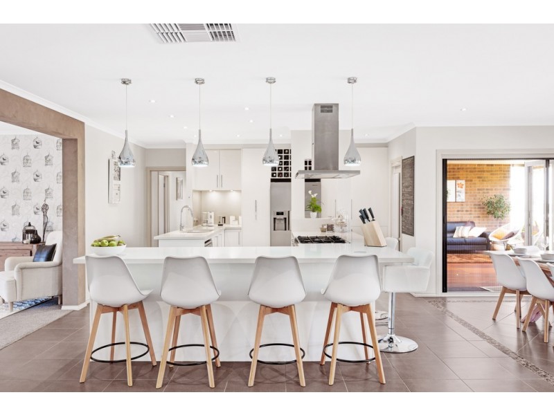 19 Pinevale Way, Ballarat North VIC 3350