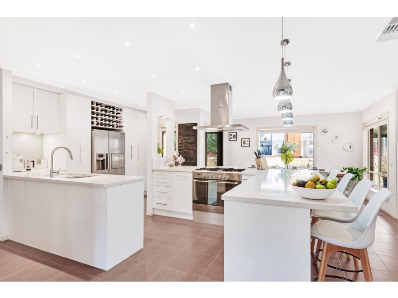 19 Pinevale Way, Ballarat North VIC 3350