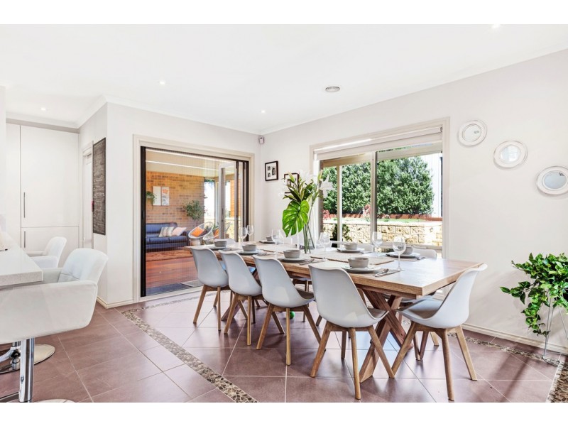 19 Pinevale Way, Ballarat North VIC 3350