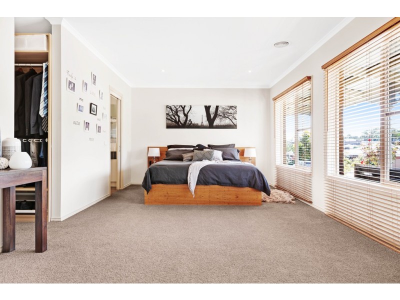 19 Pinevale Way, Ballarat North VIC 3350