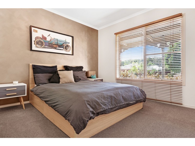 19 Pinevale Way, Ballarat North VIC 3350