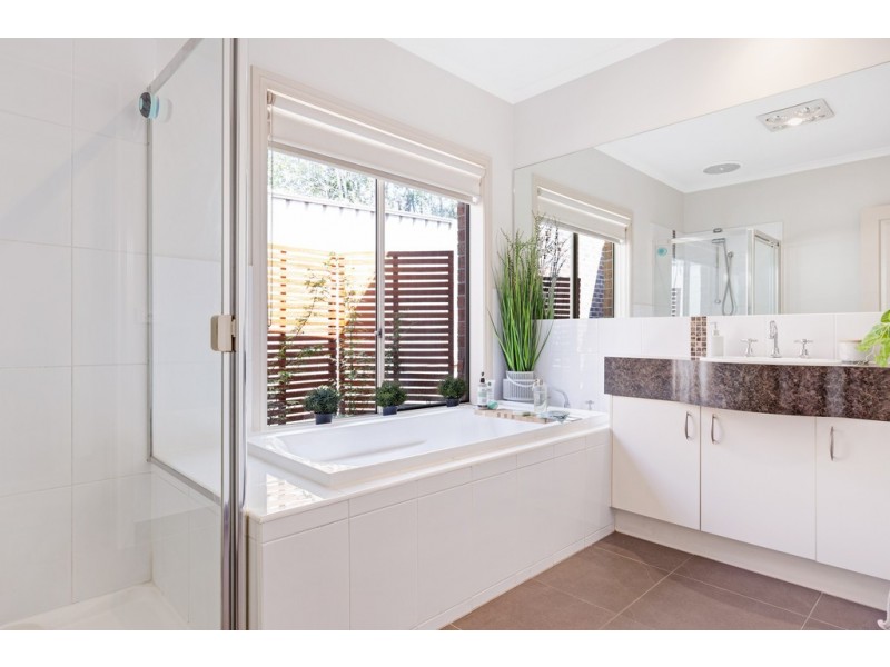 19 Pinevale Way, Ballarat North VIC 3350