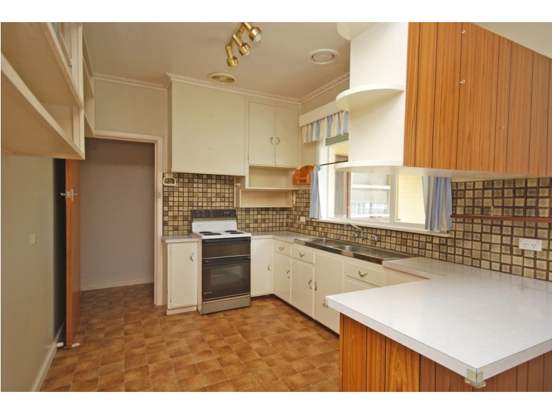 102 Lylia Avenue, Mount Clear VIC 3350