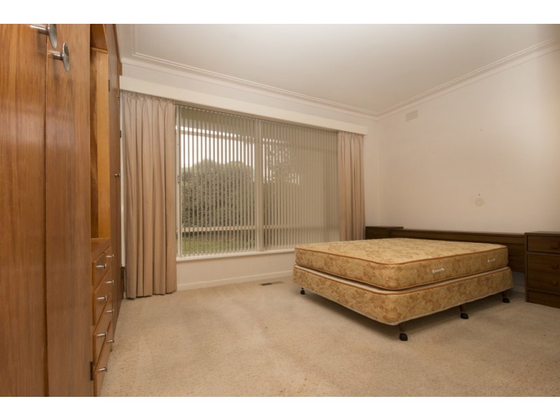 102 Lylia Avenue, Mount Clear VIC 3350