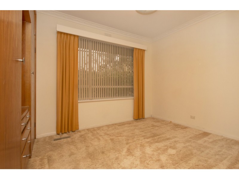 102 Lylia Avenue, Mount Clear VIC 3350