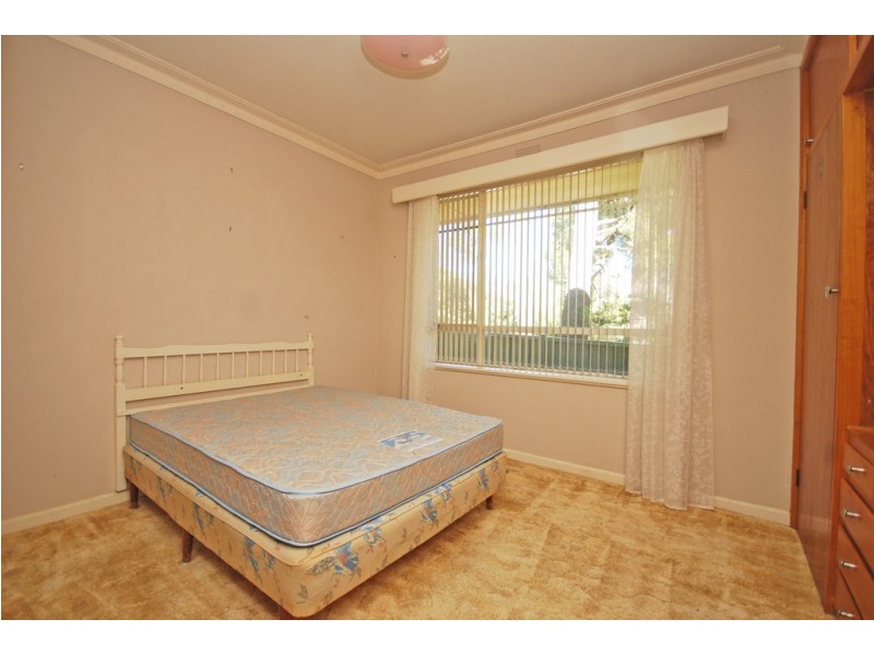 102 Lylia Avenue, Mount Clear VIC 3350