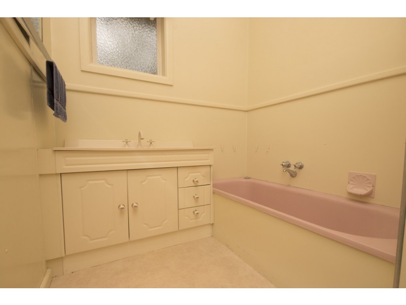 102 Lylia Avenue, Mount Clear VIC 3350