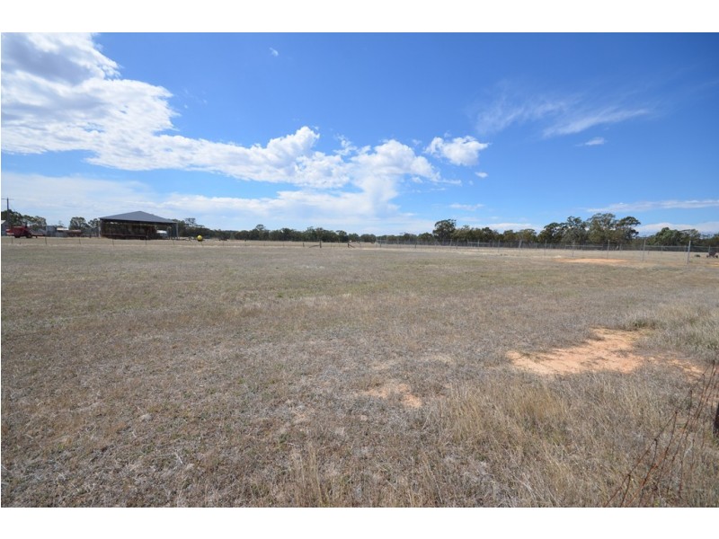 11 Blackney Drive, Avoca VIC 3467