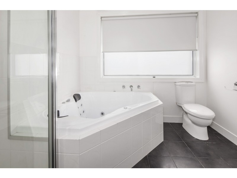 6 Avoca Crescent, Alfredton VIC 3350