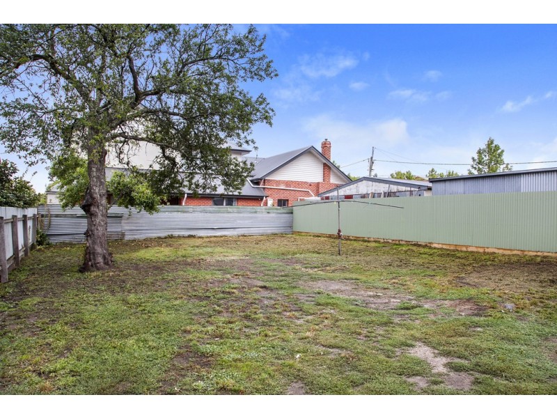 304 Pleasant Street South, Newington VIC 3350