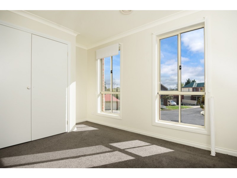 8 Bentley Place, Ballarat East VIC 3350