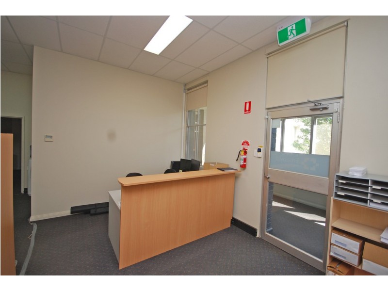 9 and 10/21 St Cedars Grove, Lake Gardens VIC 3355