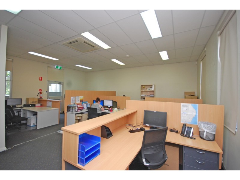 9 and 10/21 St Cedars Grove, Lake Gardens VIC 3355