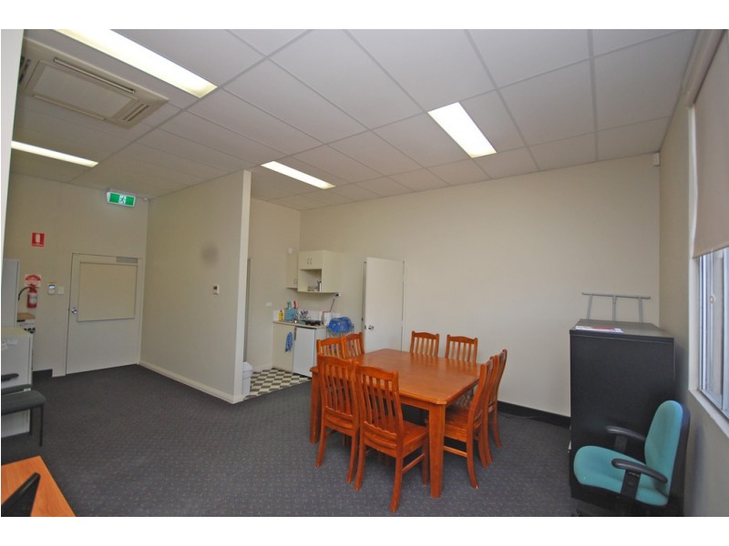 9 and 10/21 St Cedars Grove, Lake Gardens VIC 3355