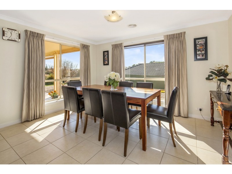 3 Clayton Park Drive, Canadian VIC 3350