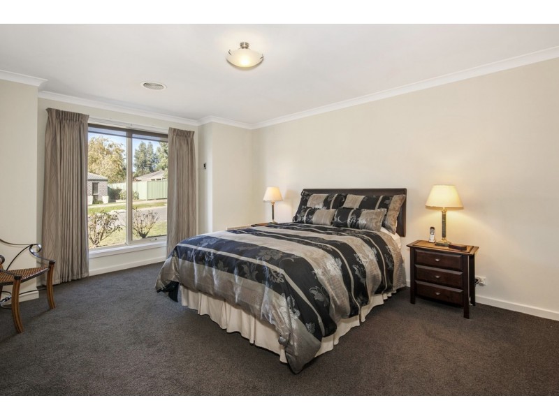 3 Clayton Park Drive, Canadian VIC 3350