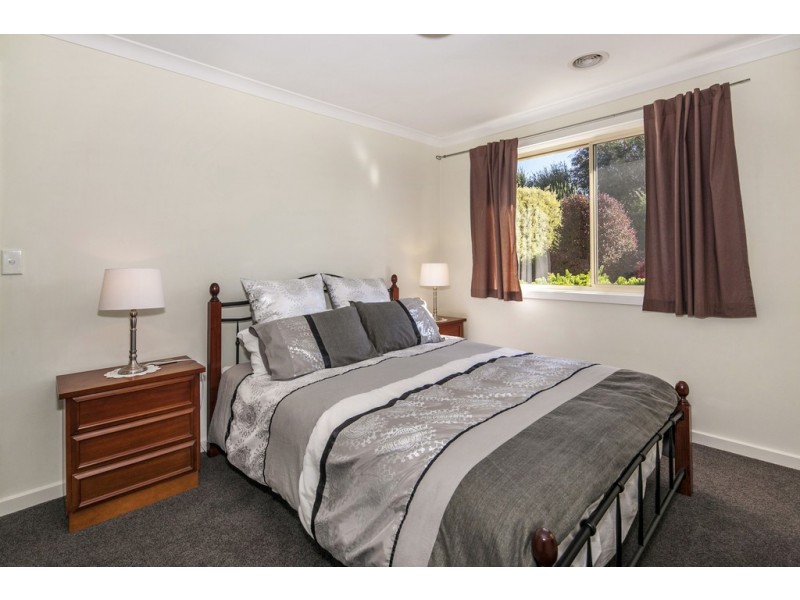 3 Clayton Park Drive, Canadian VIC 3350