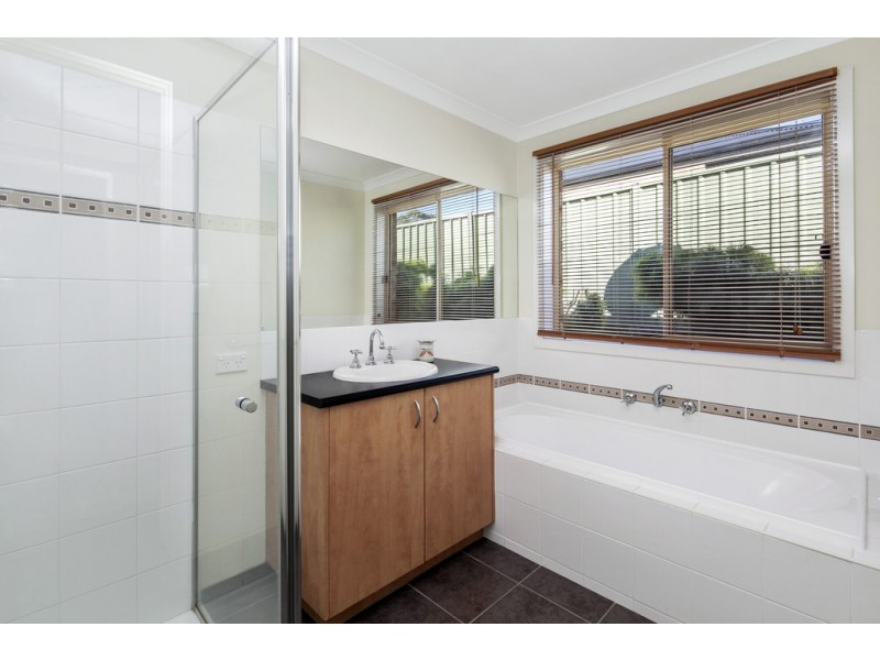 3 Clayton Park Drive, Canadian VIC 3350