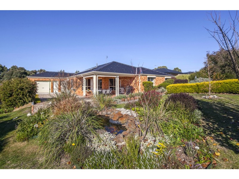 3 Clayton Park Drive, Canadian VIC 3350