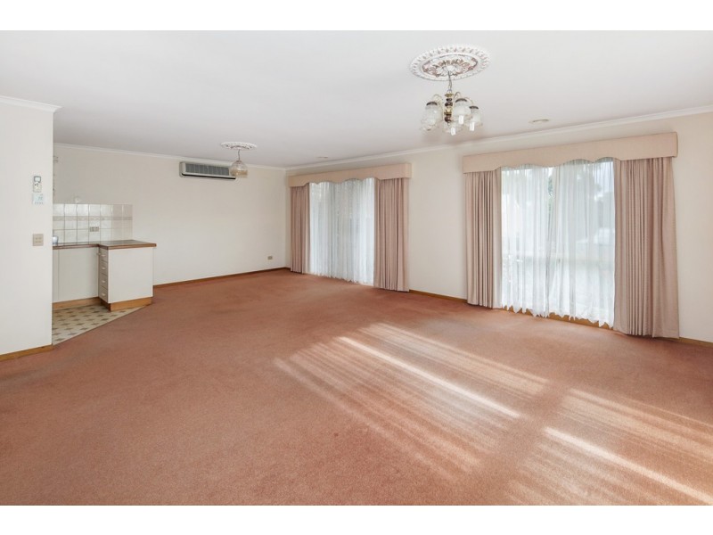 2/212 Clayton Street, Canadian VIC 3350