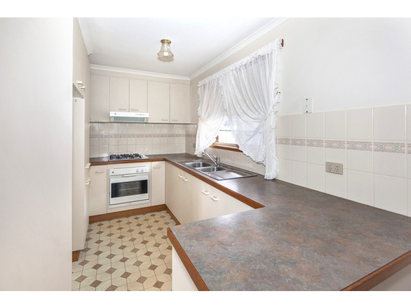 2/212 Clayton Street, Canadian VIC 3350