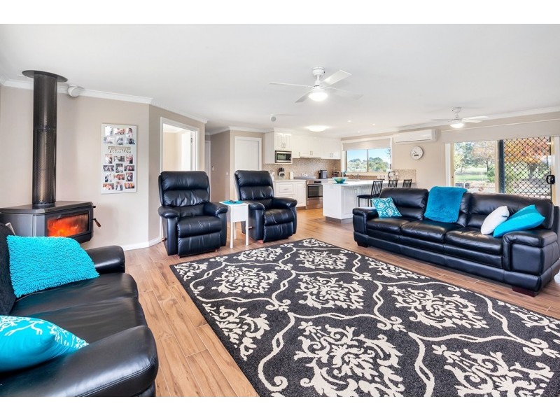 24 Shamus Drive, Ross Creek VIC 3351