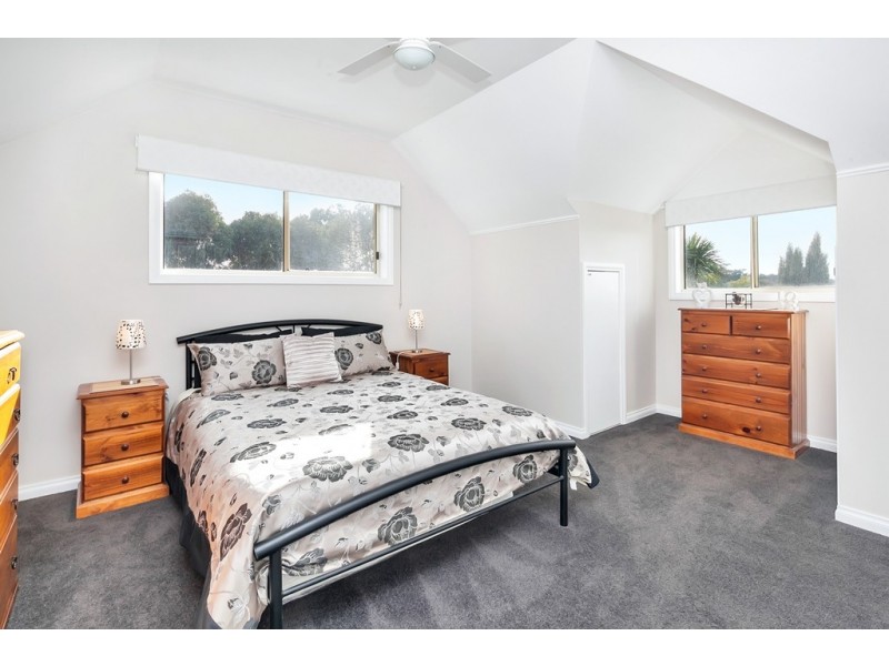 24 Shamus Drive, Ross Creek VIC 3351