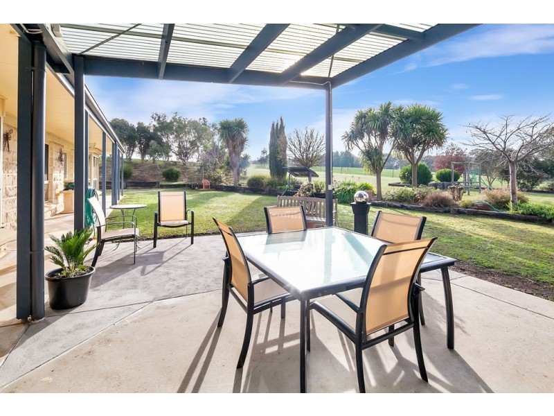 24 Shamus Drive, Ross Creek VIC 3351