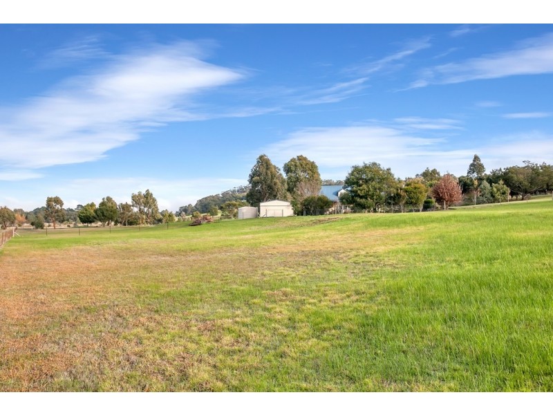 24 Shamus Drive, Ross Creek VIC 3351