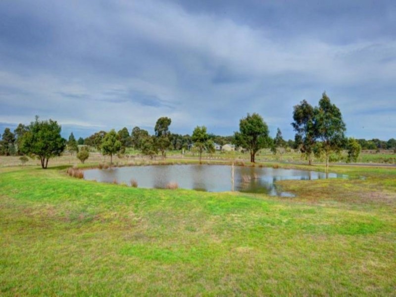 24 Shamus Drive, Ross Creek VIC 3351