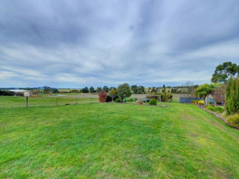 24 Shamus Drive, Ross Creek VIC 3351