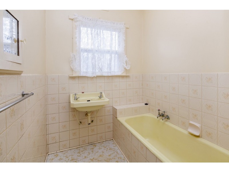 13 Alexandra Street, Sebastopol VIC 3356