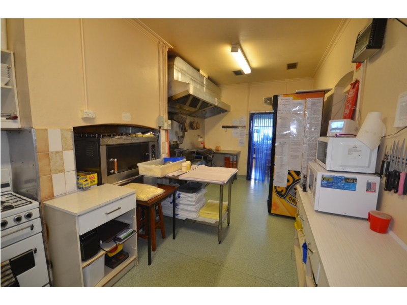 132 High Street, Avoca VIC 3467