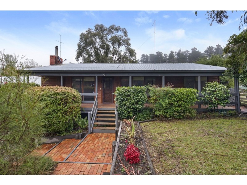 40 Landale Avenue, Mount Clear VIC 3350