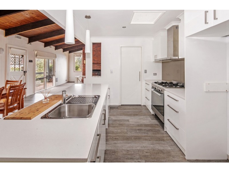 40 Landale Avenue, Mount Clear VIC 3350