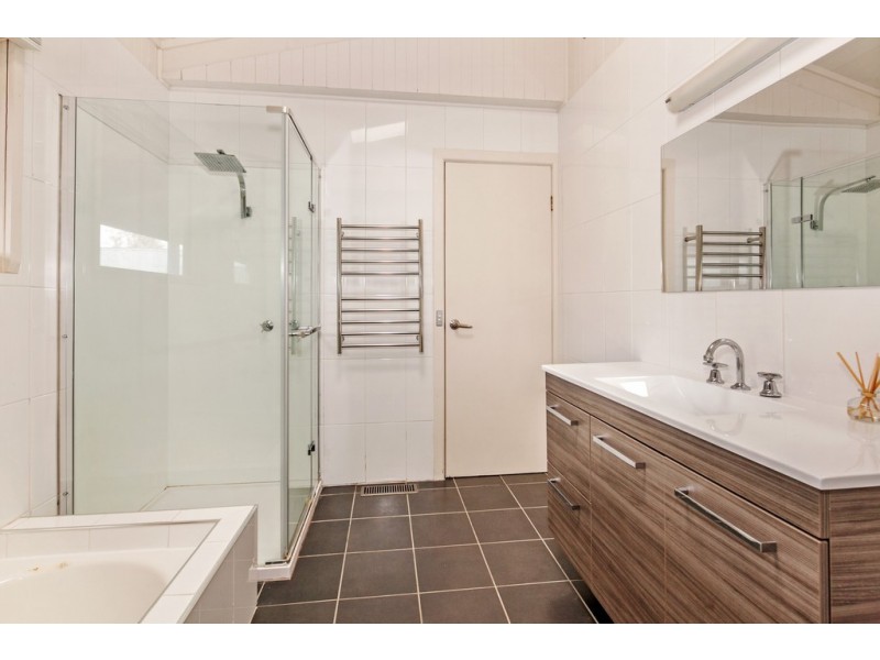 40 Landale Avenue, Mount Clear VIC 3350