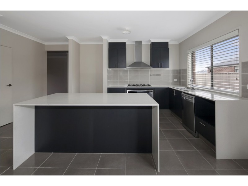 8 Countess Road, Delacombe VIC 3356