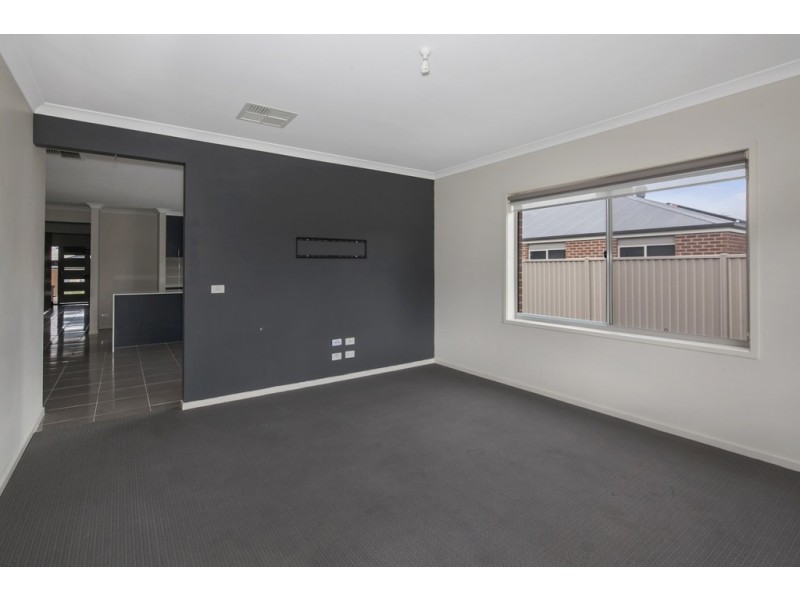 8 Countess Road, Delacombe VIC 3356