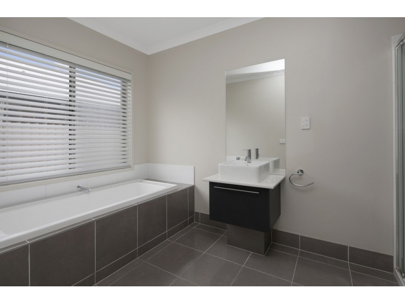 8 Countess Road, Delacombe VIC 3356