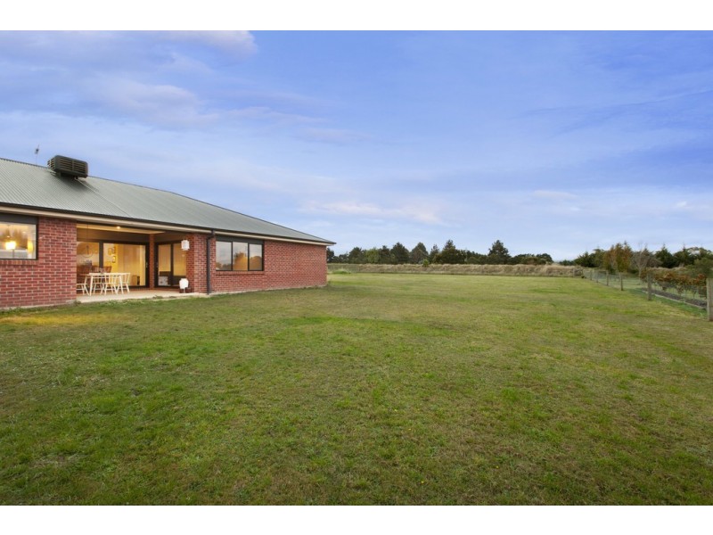 16 Lyon Place, Ballan VIC 3342