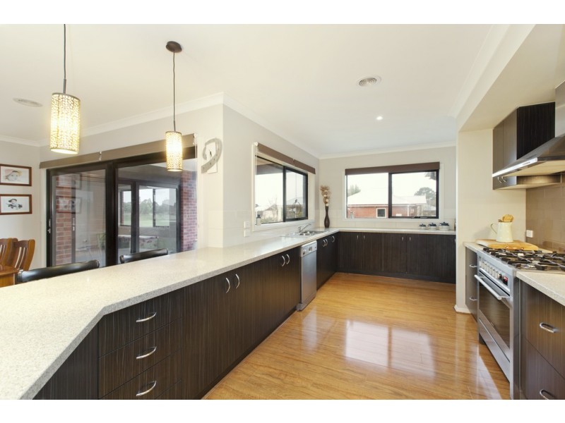 16 Lyon Place, Ballan VIC 3342