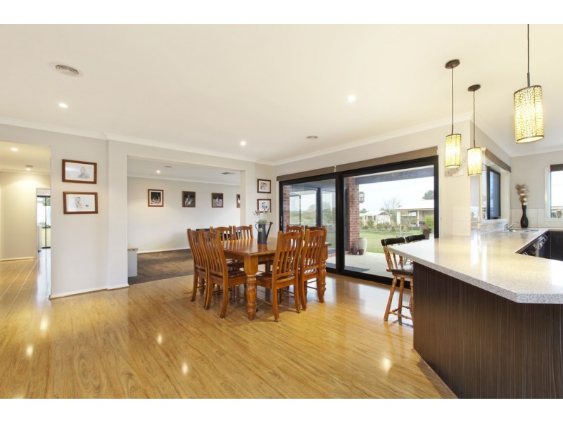 16 Lyon Place, Ballan VIC 3342