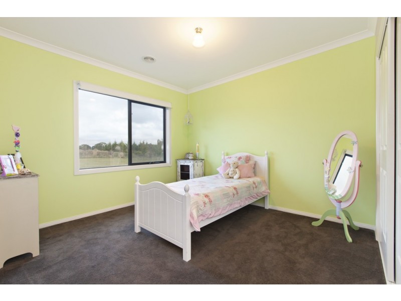 16 Lyon Place, Ballan VIC 3342