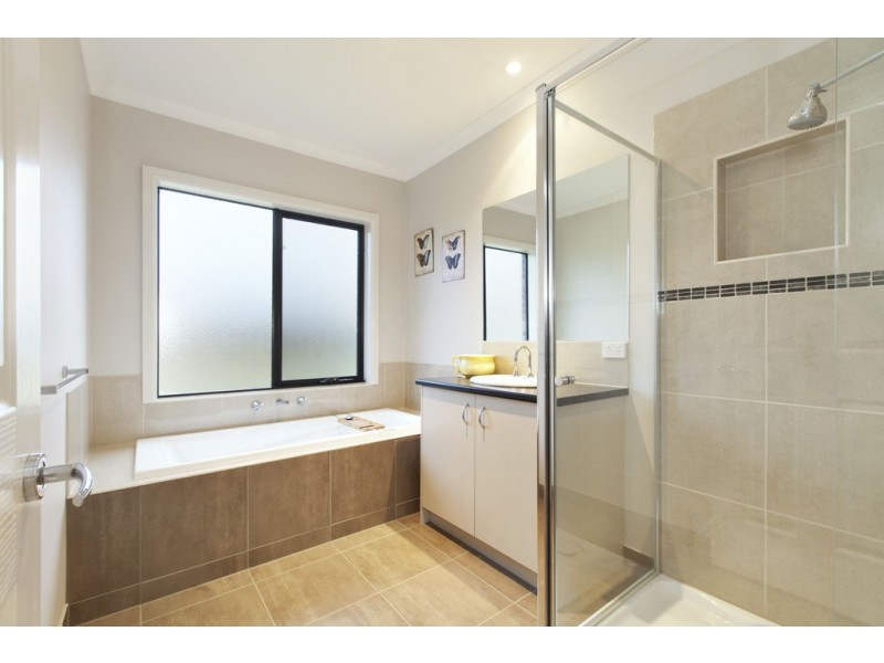 16 Lyon Place, Ballan VIC 3342