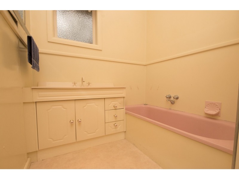 102 Lylia Avenue, Mount Clear VIC 3350